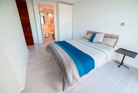 Room in a Shared Flat, Farnsworth Court, SE10 - Photo 4