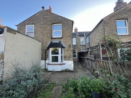 3 bedroom terraced house to rent - Photo 2