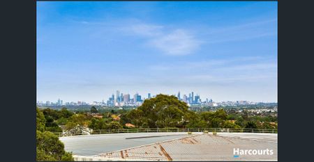 Fully Furnished Luxurious Living - Photo 2