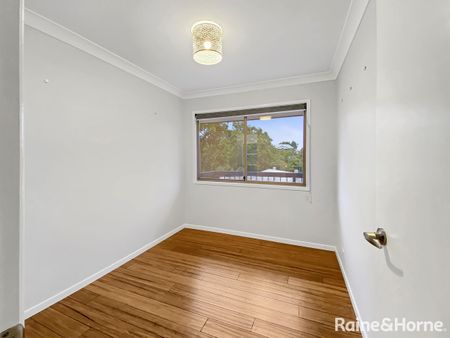 Spacious, Air-conditioned Tri Level Townhouse in a Quiet Taringa Street - Photo 3