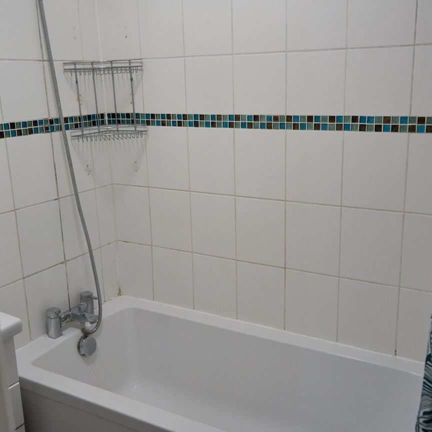 Room in a Shared Flat, Downfield Close, W9 - Photo 1