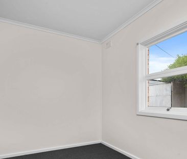 Modern, Upgraded Home with Contemporary Features - Photo 5