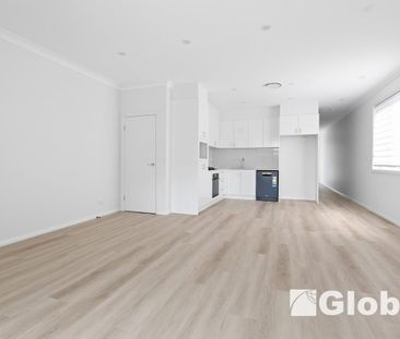 Executive Residence with Premium Inclusions - Photo 2