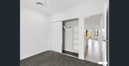 Three Bedroom Townhome, DUCTED A/C, RESORT-POOL - Photo 2