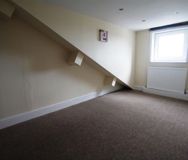 2 bed cottage to rent in West Street, Halifax - Photo 1