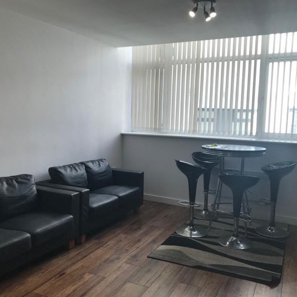 4 bedroom flat share to rent - Photo 1