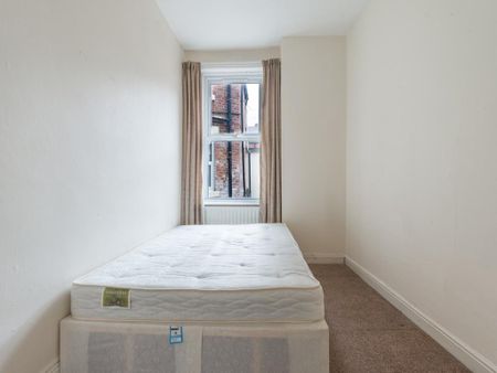 3 bedroom ground floor flat to rent - Photo 4