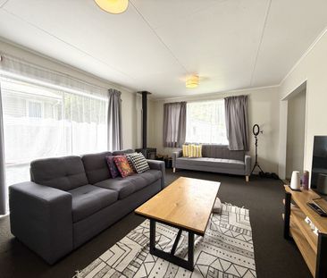 4-bedroom house in Wainuiomata Lower Hutt. - Photo 1