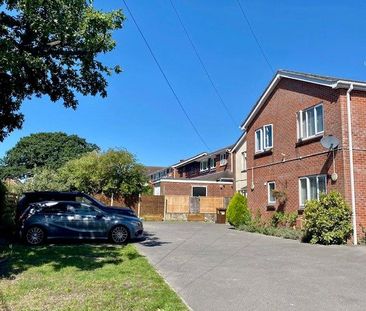 2 Bedroom Flat / Apartment - Winchester Road, Bishops Waltham - Photo 3