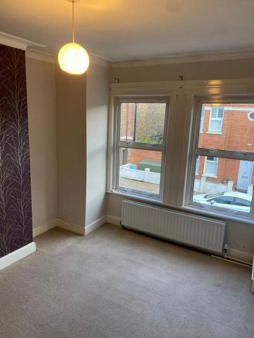 2 Bed Flat, Leverson Street, SW16 - Photo 2