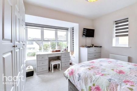 5 bedroom detached house to rent - Photo 4