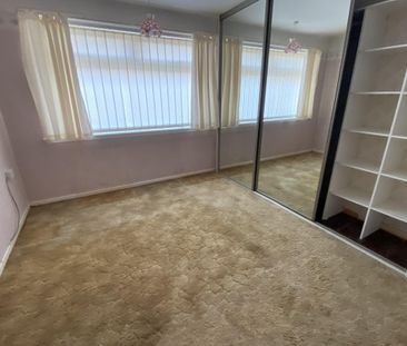 Longacre Close - Photo 2