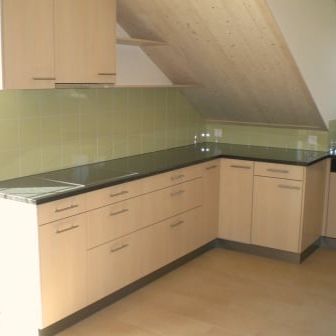 Charmante 3 1/2-Zimmerwohnung DG - Photo 1