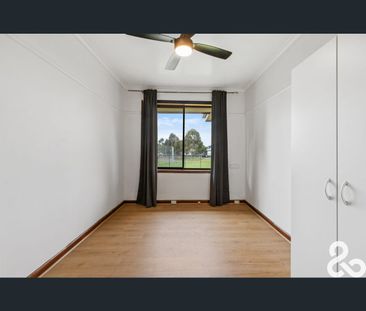 13 Winter Crescent, Reservoir, Vic 3073 - Photo 2