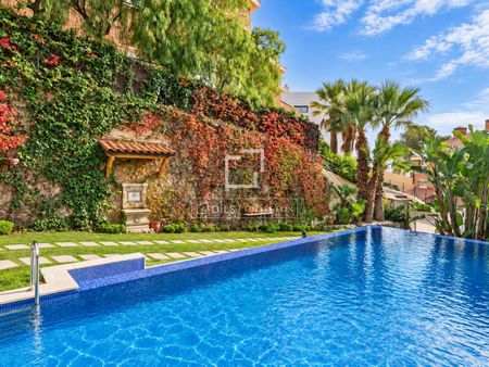 Excellent 5 Bedroom house / villa for rent in Can Roca, Barcelona - Photo 2