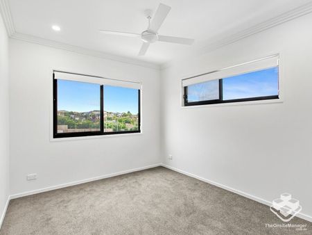 4 Bedroom, Pool in complex, 3 Carparks - Photo 5