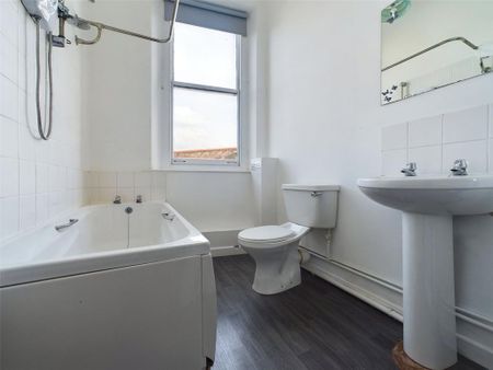 2 bedroom flat to rent - Photo 3