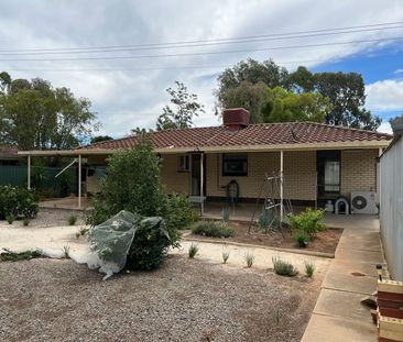 Four Bedroom Family Home! - Photo 4