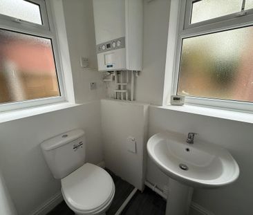 3 bedroom semi-detached house to rent - Photo 6