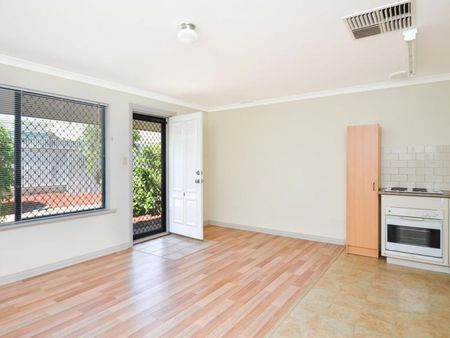 Neat & tidy brick unit in a central location! - Photo 4