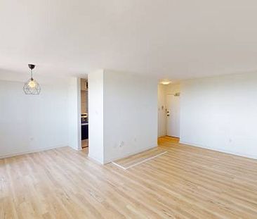 EGLINTON AVE W & BLACKTHORN AVE - TWO BEDROOM (ID#541B1506) - Photo 1