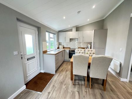 2 bedroom park home to rent - Photo 5