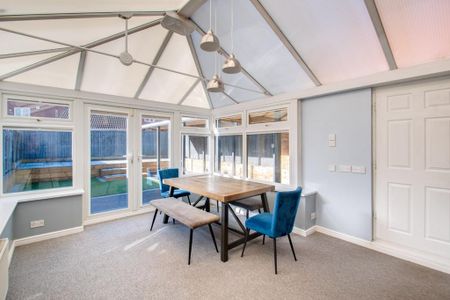 4 bedroom semi-detached house to rent - Photo 4