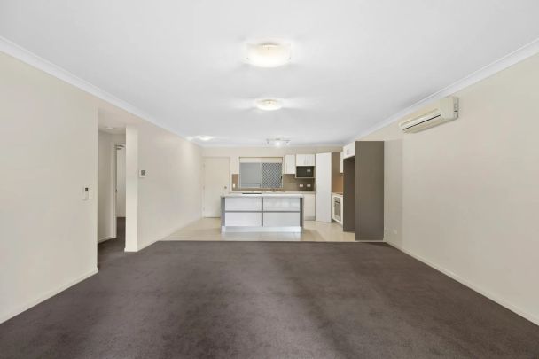 Ground Floor Unit - Ultra-Convenient Location - Photo 1