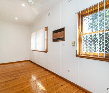 Spacious Home in the Heart of Penrith CBD - Photo 6