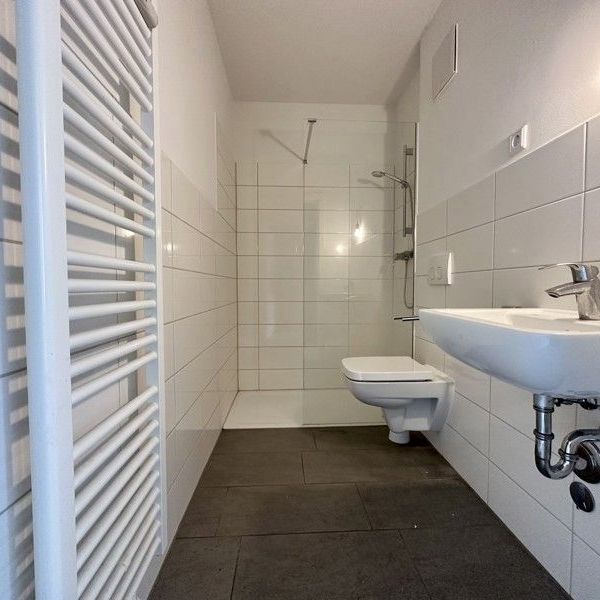 Stop: 2 Zimmer Wohnung in modernisiertem Gebäude. - Foto 1