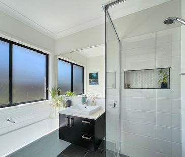 10 Holland Street, Landsborough QLD 4550 - House For Rent | Domain - Photo 2