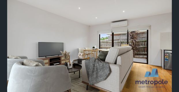 CONTEMPORARY LOW MAINTENANCE LIVING - Photo 1