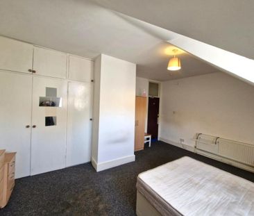 8 bedroom house of multiple occupation to rent - Photo 2