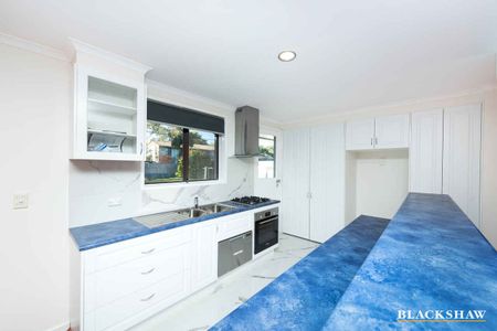 Renovated three bedroom home - Photo 3