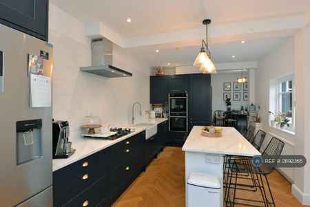 3 bedroom terraced house to rent - Photo 2