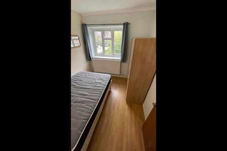 Room in a Shared House, Arabian House, E1 - Photo 5