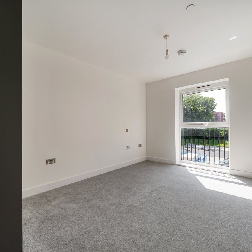 Flat to rent - Barley Close, Greenhithe, DA9 - Photo 1