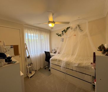 HOPE ISLAND - FAMILY HOME WITH POOL - Photo 3