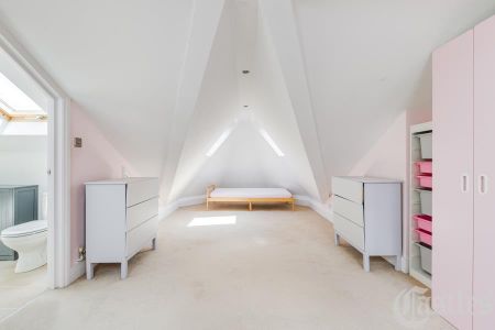 3 bedroom flat to rent - Photo 2