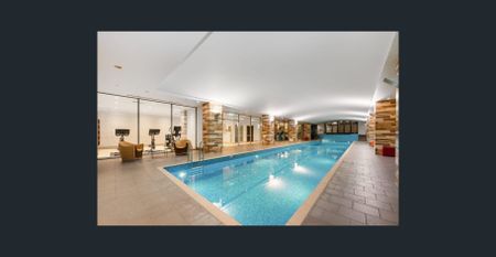 Luxury Royal Domain Apartment With Landmark Views - Photo 5