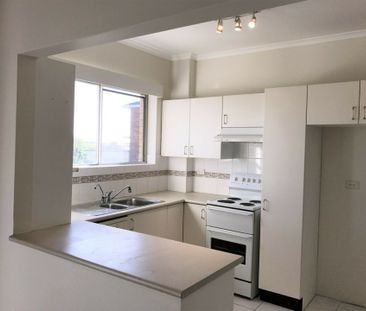 Sunny 2 bed Beachside Apartment - Photo 1