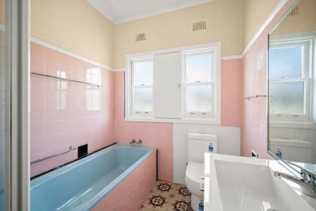 Charming 2-Bedroom Home in East Corrimal - Photo 2