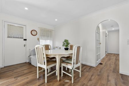Spacious Family Home with Practical Floorplan & Expansive Yards - Photo 3