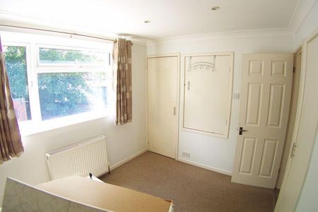2 bedroom semi-detached house to rent - Photo 4