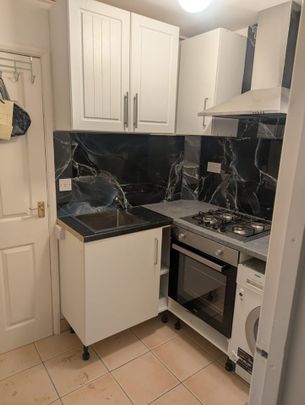 Studio Flat, Beaconsfield Road, N11 - Photo 1