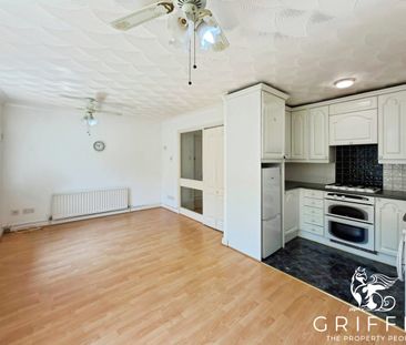 College Close, Grays, RM17 - Photo 4
