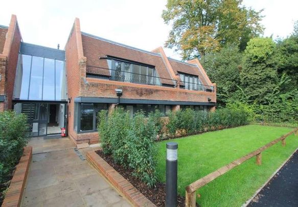 Liston House, Cromwell Gardens, Marlow, SL7 - Photo 1