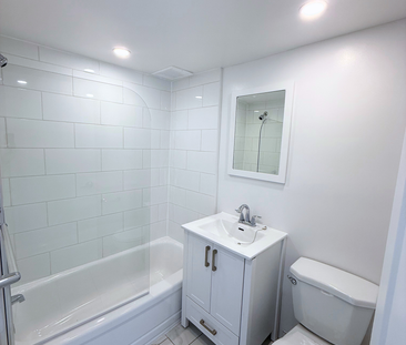 Beautiful Renovated 3.5 – 7355 Acadie - Photo 5