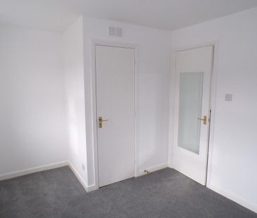 2 bedroom semi-detached house to rent - Photo 4