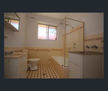 SUN DRENCHED 1 BEDROOM! - Photo 4